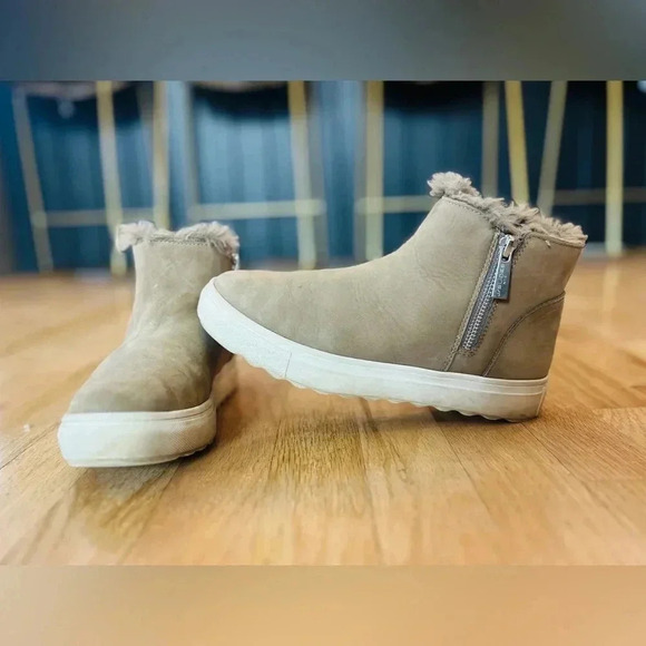 J/SLIDES Poppy Waterproof Faux Fur-Lined Suede Booties, Tan Gray Taupe, Size 7 - Picture 3 of 7